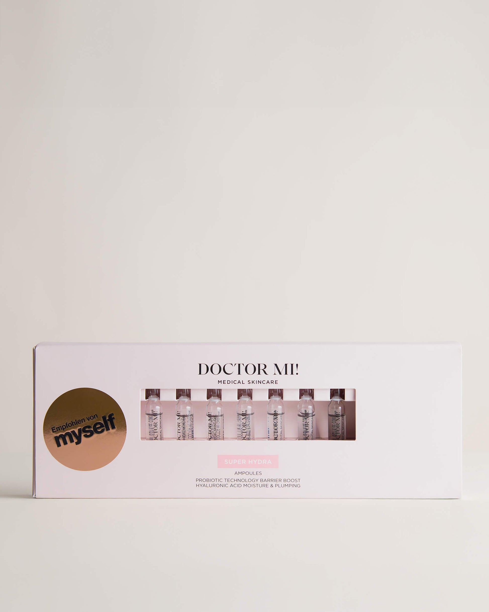 DOCTOR MI! SUPER HYDRA AMPOULES intensive Feuchtigkeit Ampullen für eine starke Hautbarriere und intensive Pflege in weißer spezieller myself Verpackung auf grauem Hintergrund