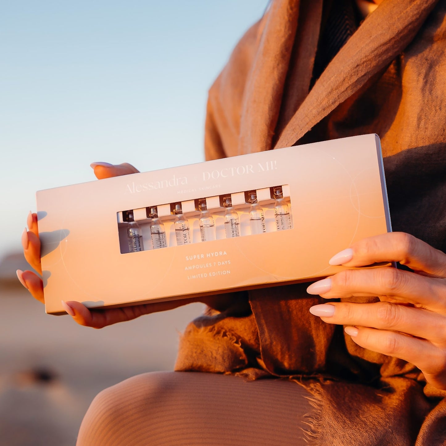 SUPER HYDRA AMPULLEN BY ALESSANDRA MEYER-WÖLDEN