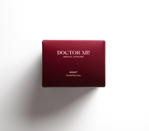 DOCTOR MI! REGENERATING NIGHT CREAM straffende Anti Aging Nachtcreme mit Retinol TECMi!® Technologie für Verträglichkeit und hochwirksam, rote Verpackung mit weißem Hintergrund